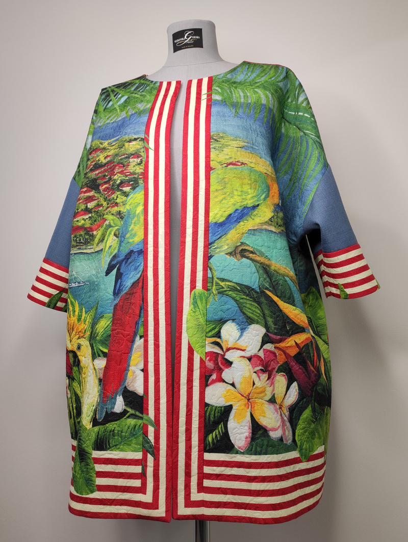 plaszcz_czerwony_papugi_alt